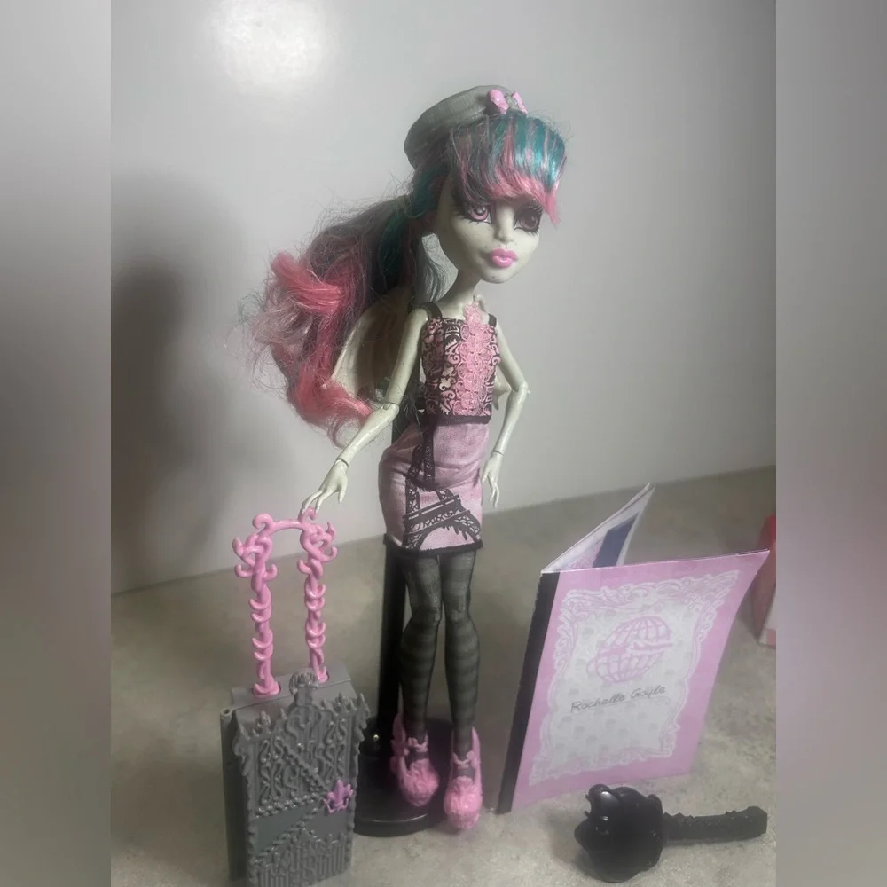 Monster high doll Rochelle Goyle édition Scaris City of Frights 2012 - Picture 2 of 4